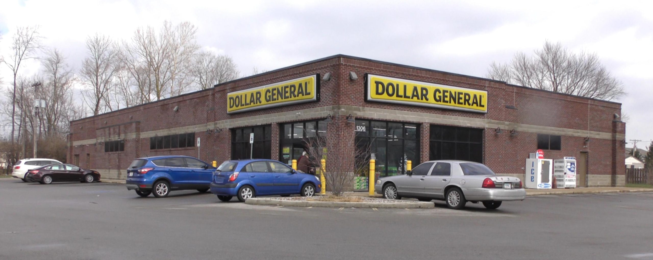 Dollar General signs